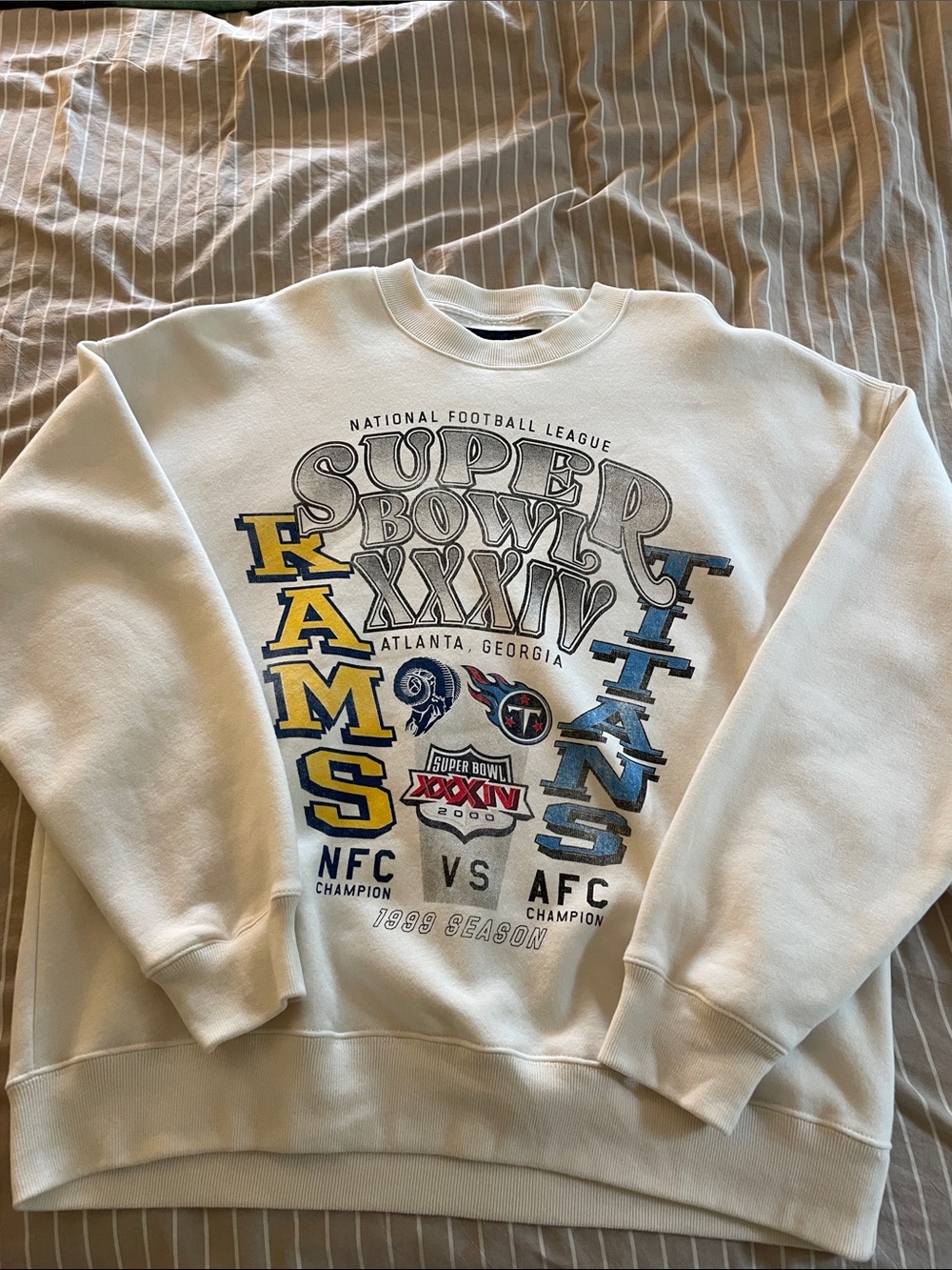 White Super Bowl XXXIV Rams vs Titans Graphic Crewneck Sweatshirt